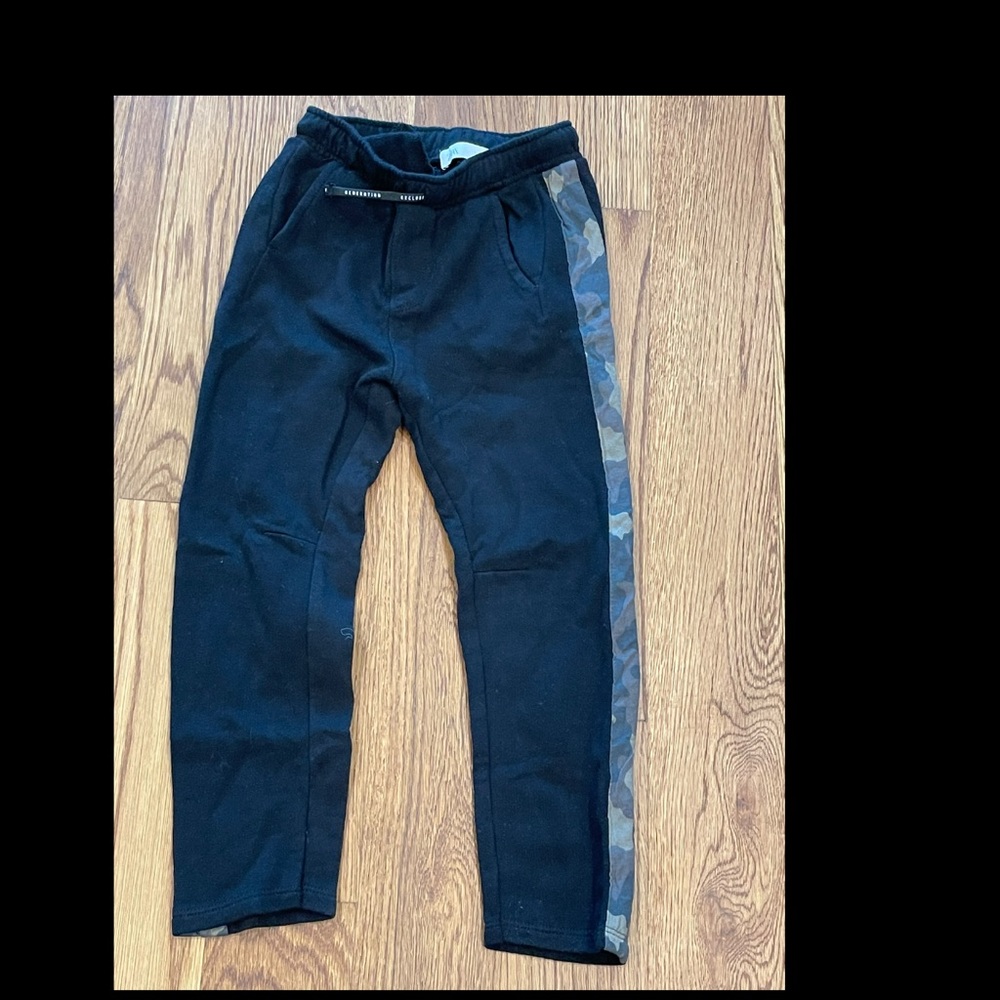 COPY - Zara boys black with camo stripe sweatpants like new size 6